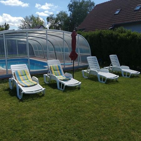 modernes Ferienhaus mit schönem überdachtem Pool Balatonmáriafürdő Exterior foto