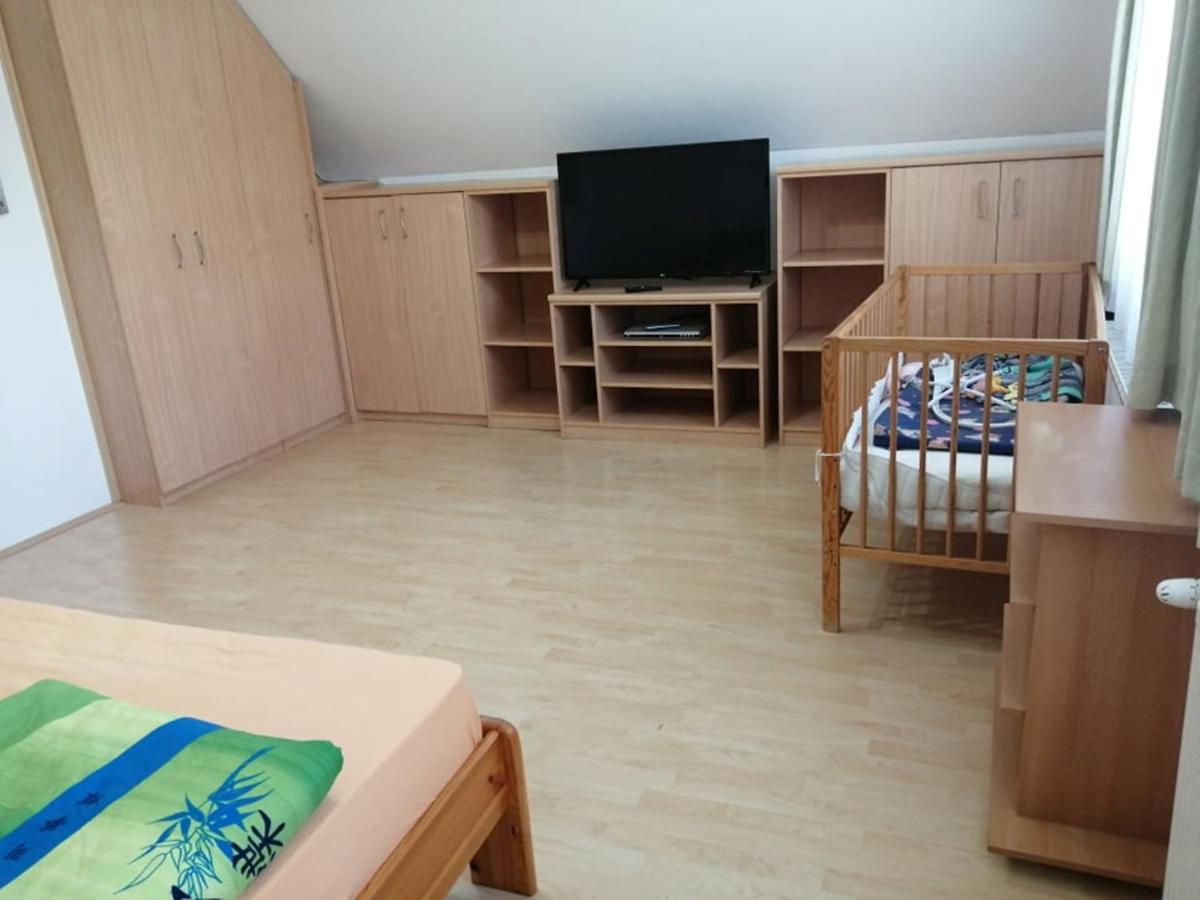 modernes Ferienhaus mit schönem überdachtem Pool Balatonmáriafürdő Exterior foto