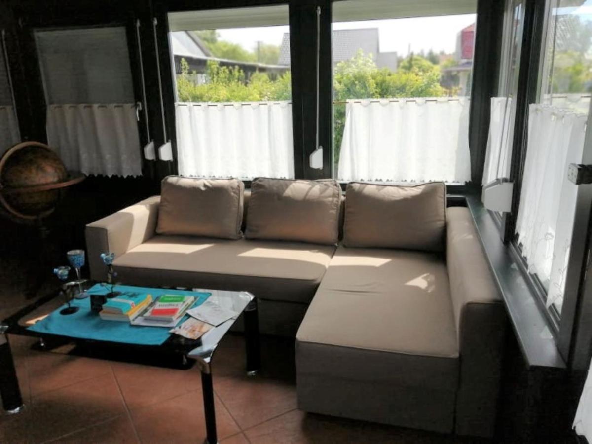 modernes Ferienhaus mit schönem überdachtem Pool Balatonmáriafürdő Exterior foto
